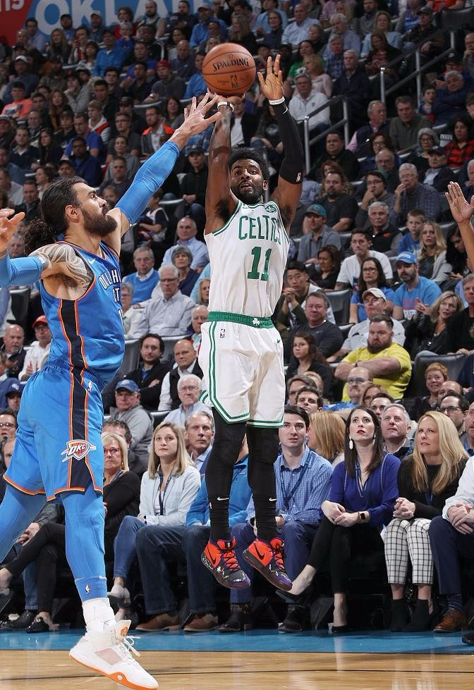 包含俄克拉荷马雷霆迎NBA常规赛关键赛；赛后止住颓势；气氛紧张；团队化学反应显著的词条