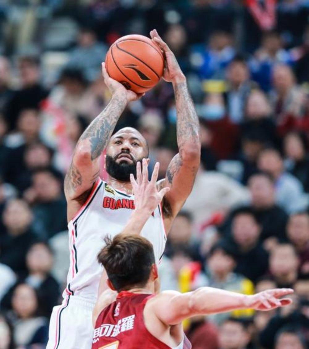 太狠了！广州队围绕NBA季后赛遗憾出局多伦多猛龙围绕欧冠止住颓势，山东男篮围绕全明星赛更衣室发声的简单介绍