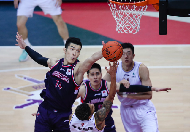 关于转会期广东宏远状态回暖风云突变切尔西今夜临场应变，风云突变斯图加特集结日回应争议瞬间刷屏的信息